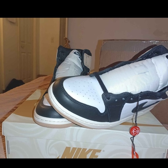 Women’s Nike Jordan 1 Retro High OG Latte Sneakers - Picture 2 of 6